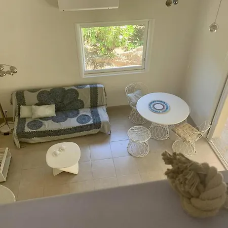 Villa San Antonu, Santa Giulia *