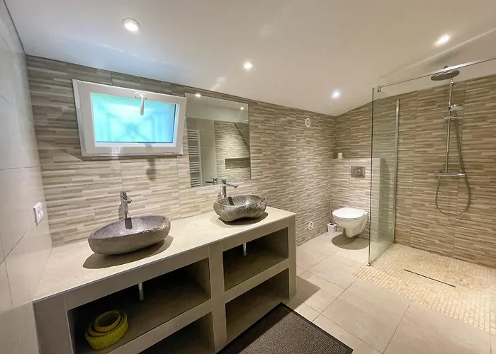 Villa San Antonu, Santa Giulia